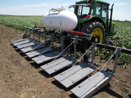 Eight-row flamer with shields at 30 degrees to the ground at edge of field