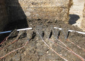 Retrieval pyramids placed at the bottom of manure stockpiles